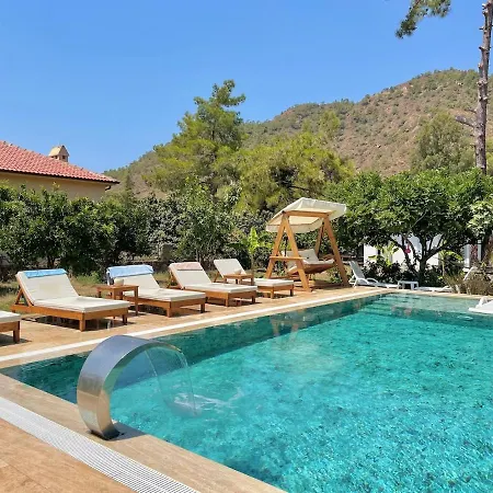 Big With Pool In וילה