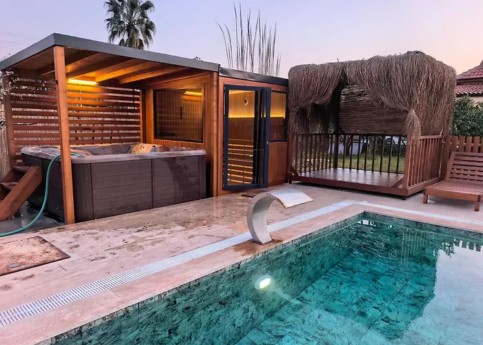 Lueks Villa Kaktues Oezel Havuz, Sauna & Jakuzi & Kano Μαρμαρίς