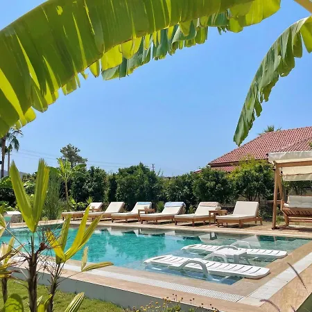 Big With Pool In Μαρμαρίς