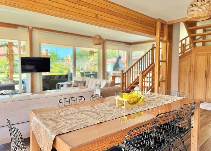 Lueks Villa Kaktues Oezel Havuz, Sauna & Jakuzi & Kano